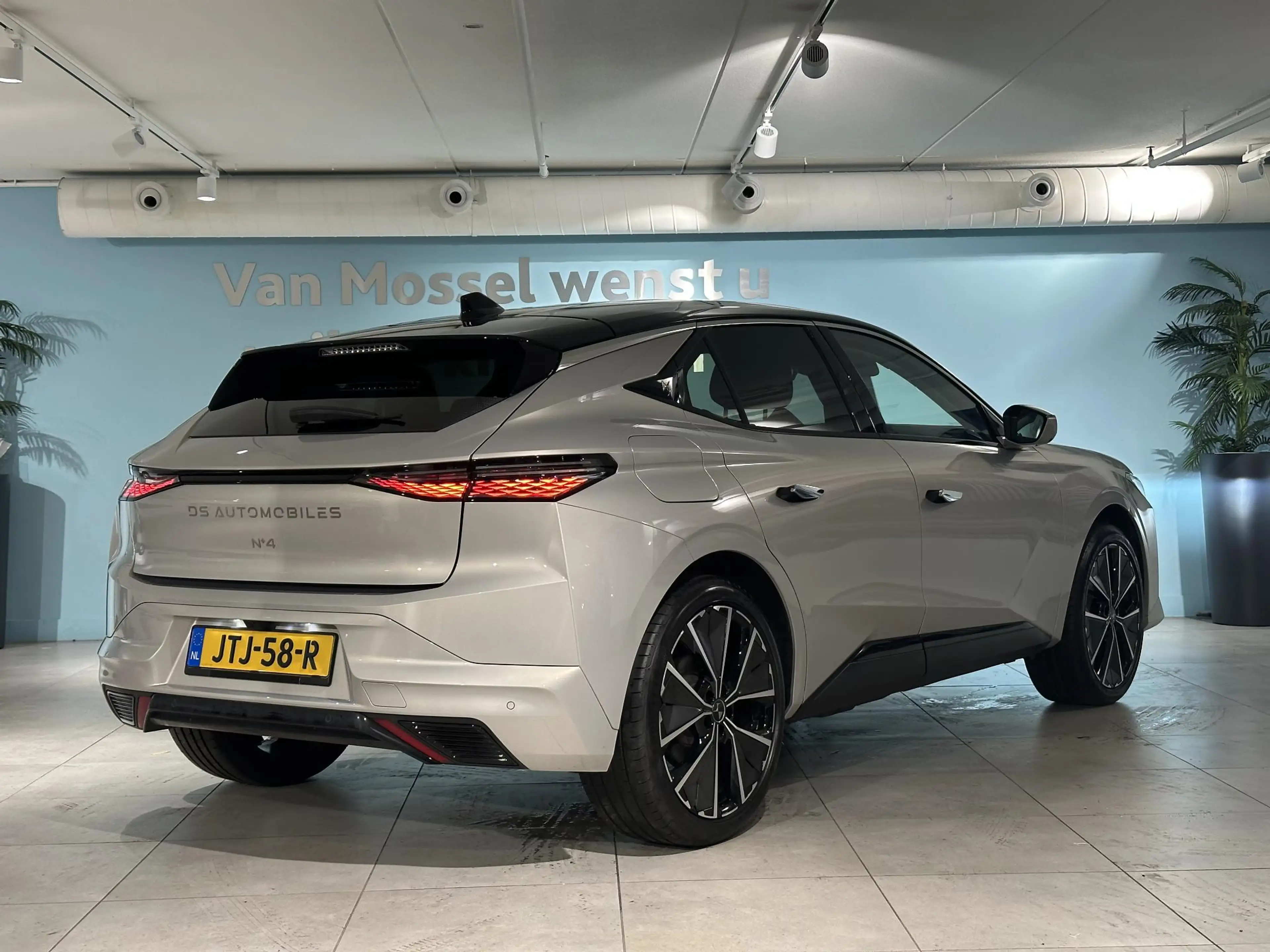 DS Automobiles DS 4 No 1.6 PHEV Etoile Nappa | Panoramisch Schuif kant — photo 2