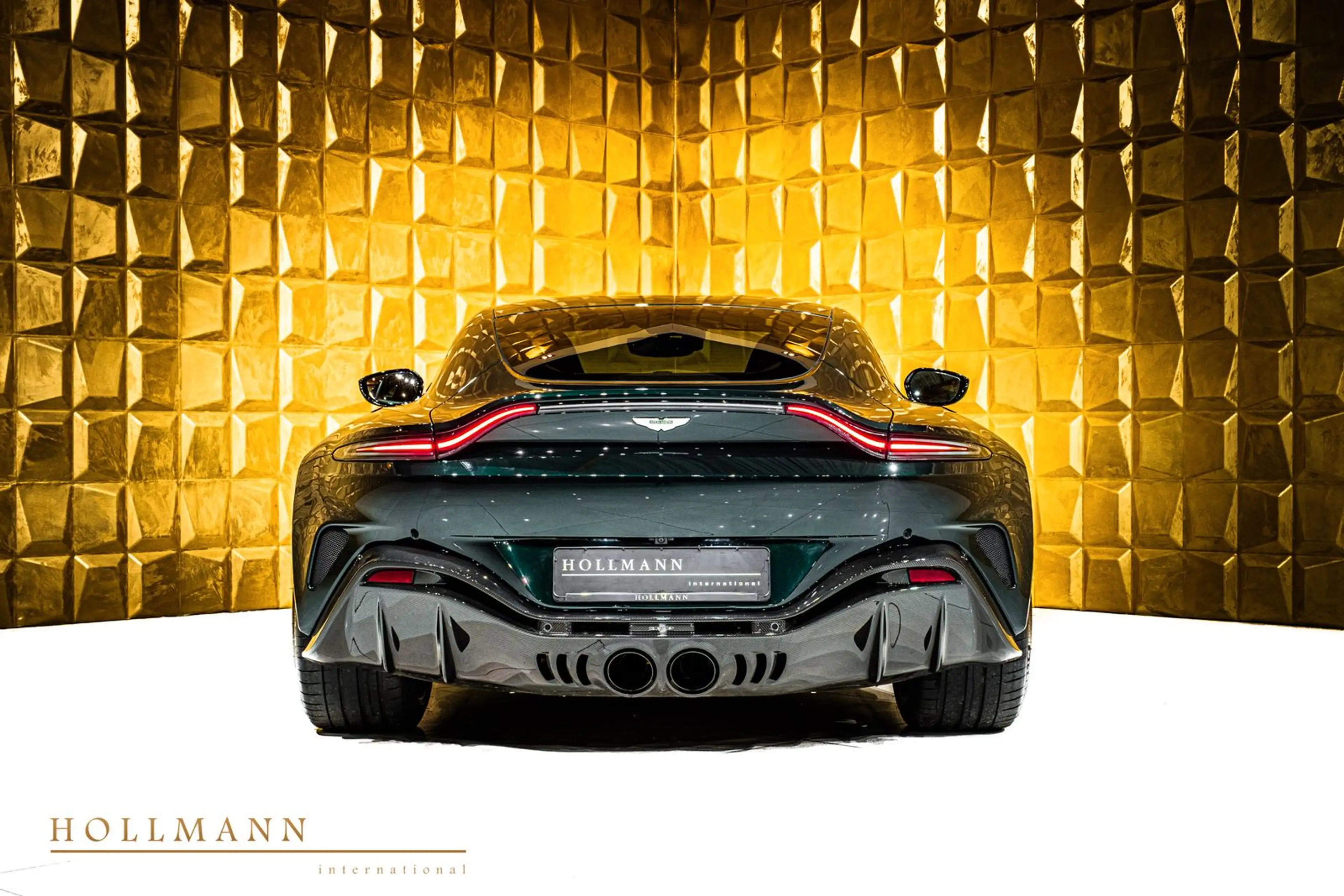 Aston Martin Vantage CARBON + CERAMIC + 360 CAMERA — photo 4