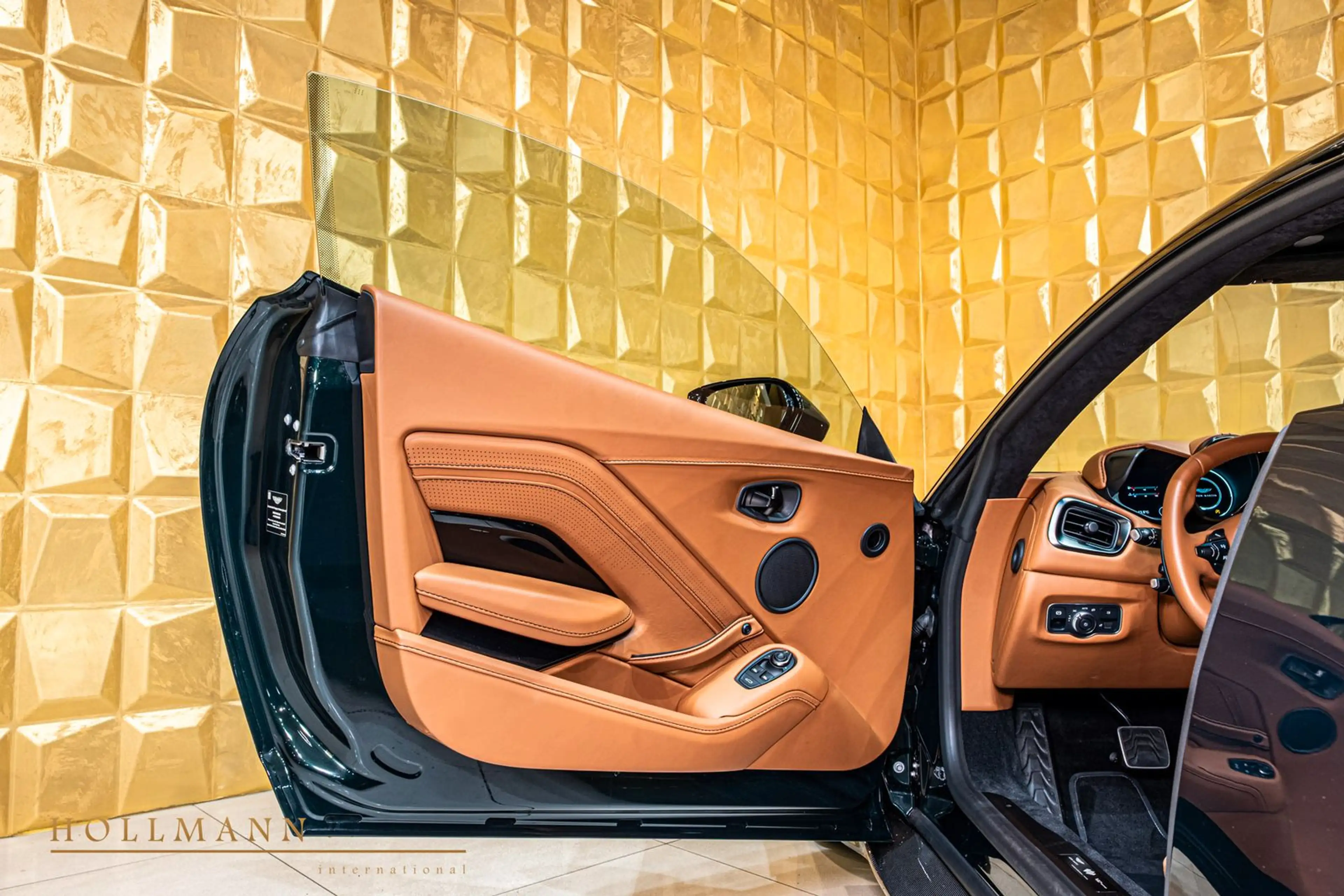 Aston Martin Vantage CARBON + CERAMIC + 360 CAMERA — photo 15