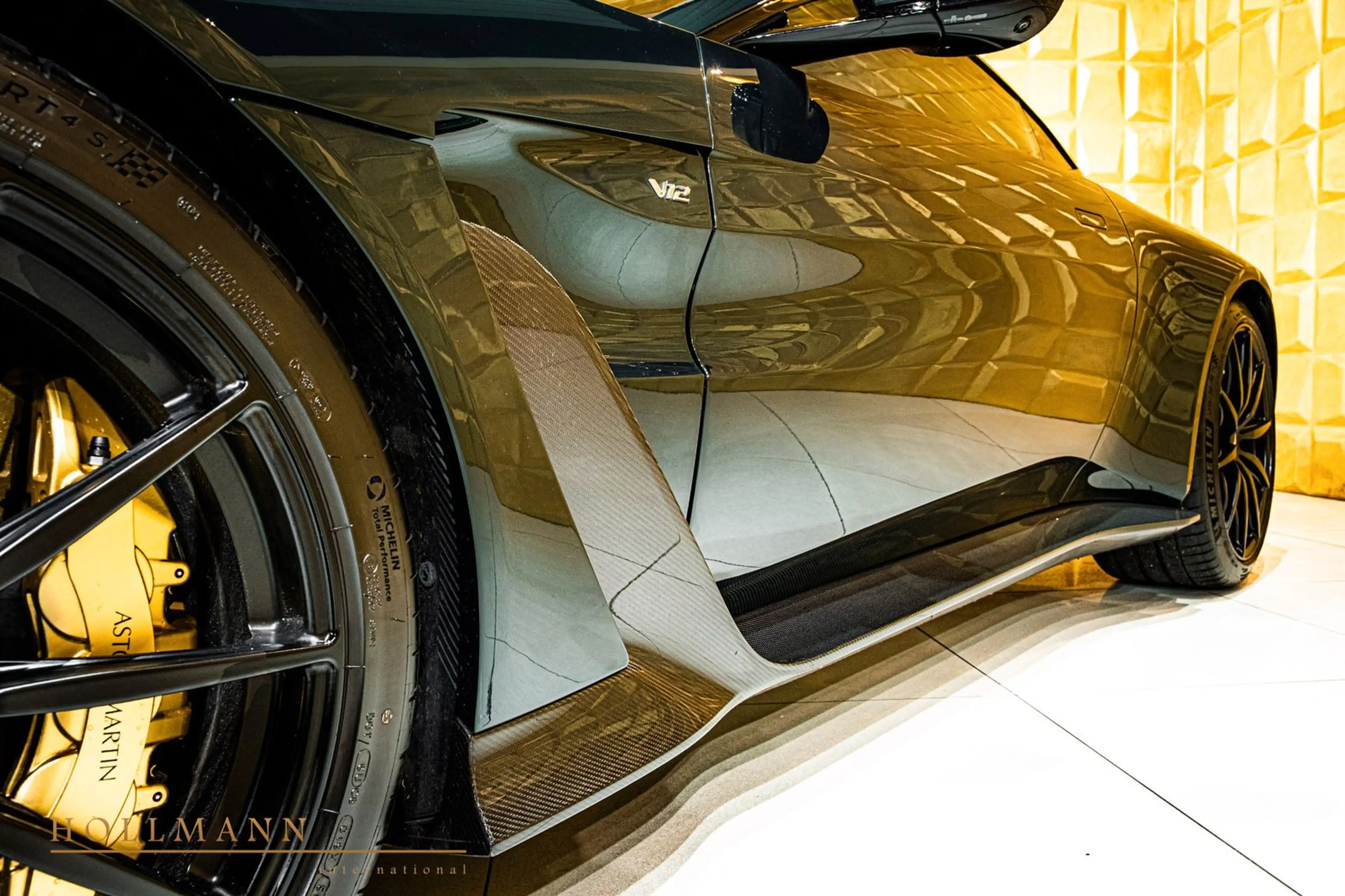 Aston Martin Vantage CARBON + CERAMIC + 360 CAMERA — photo 13