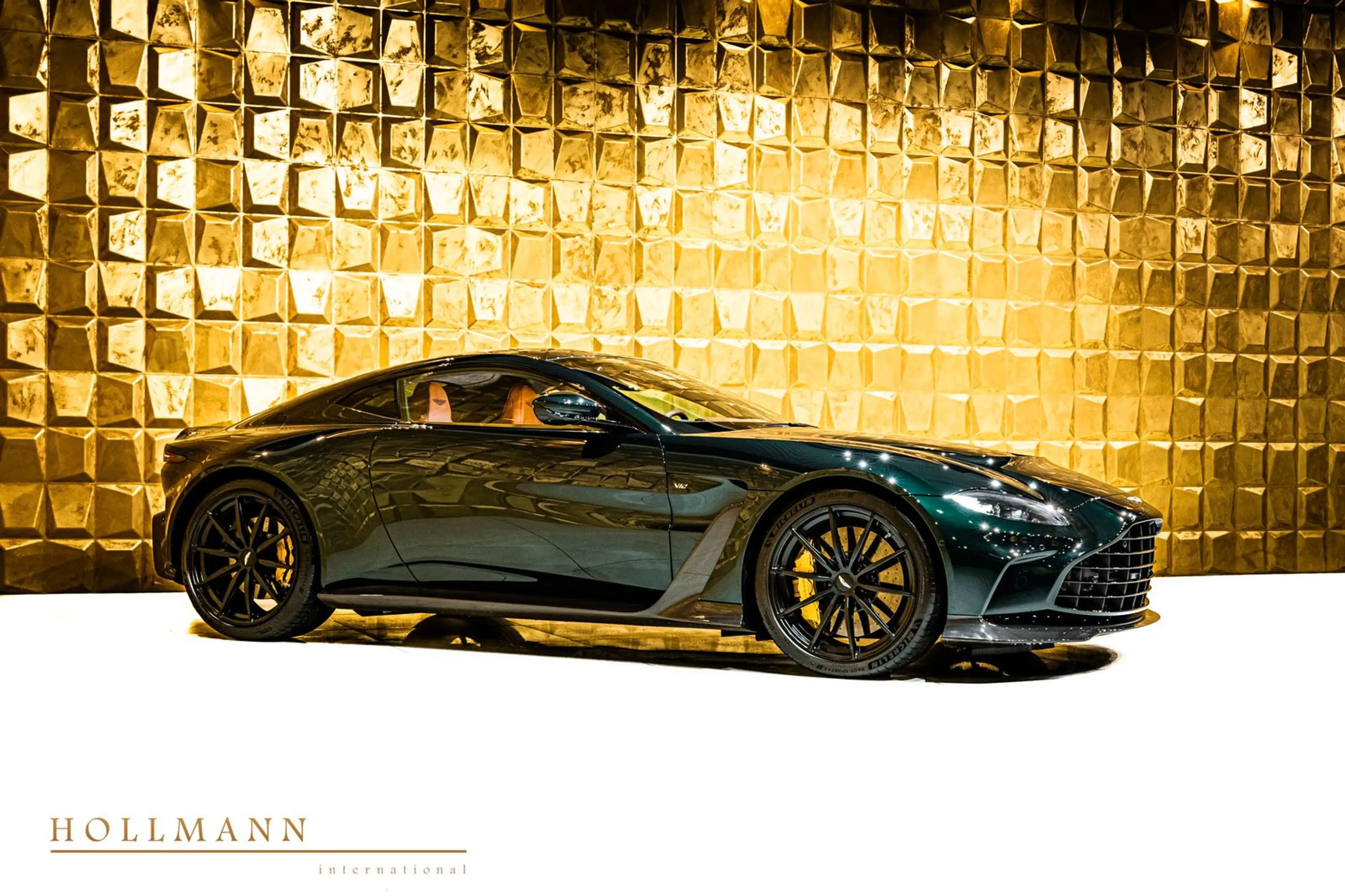 Aston Martin Vantage CARBON + CERAMIC + 360 CAMERA — photo 2