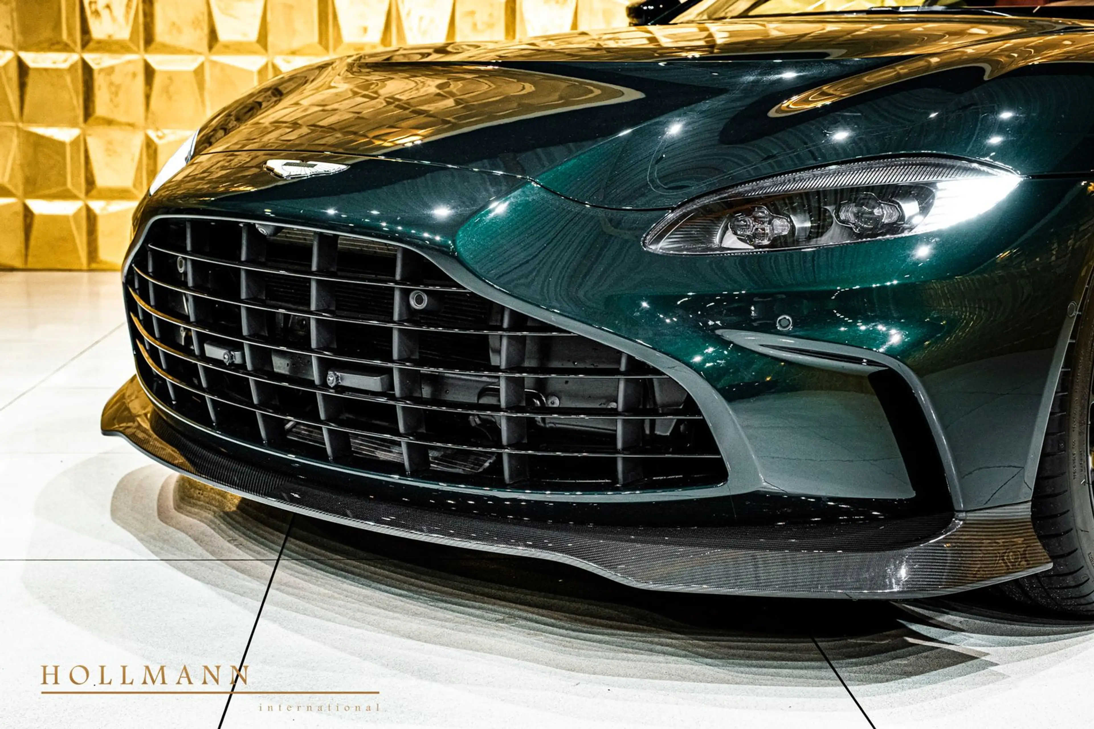 Aston Martin Vantage CARBON + CERAMIC + 360 CAMERA — photo 12