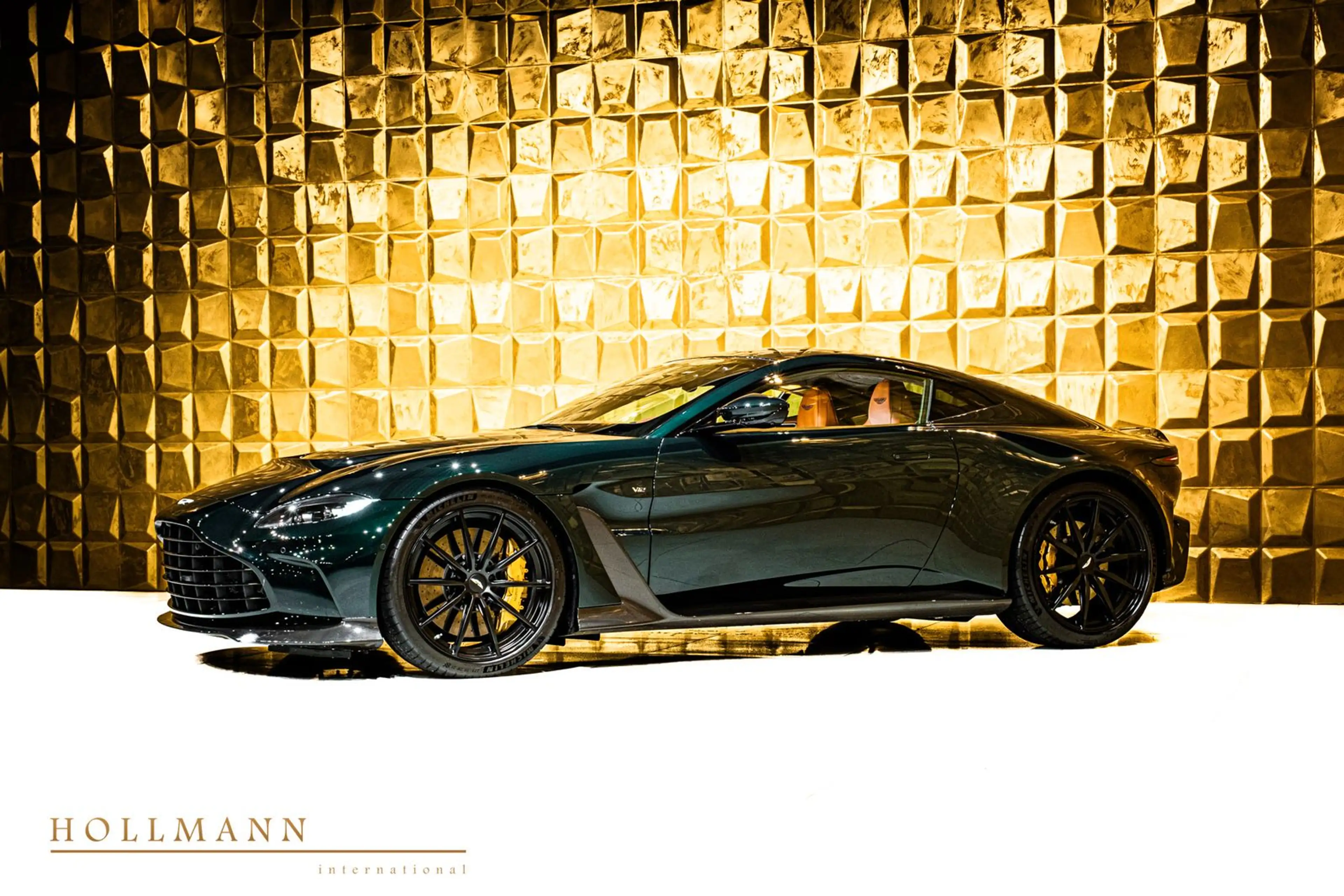 Aston Martin Vantage CARBON + CERAMIC + 360 CAMERA — photo 6