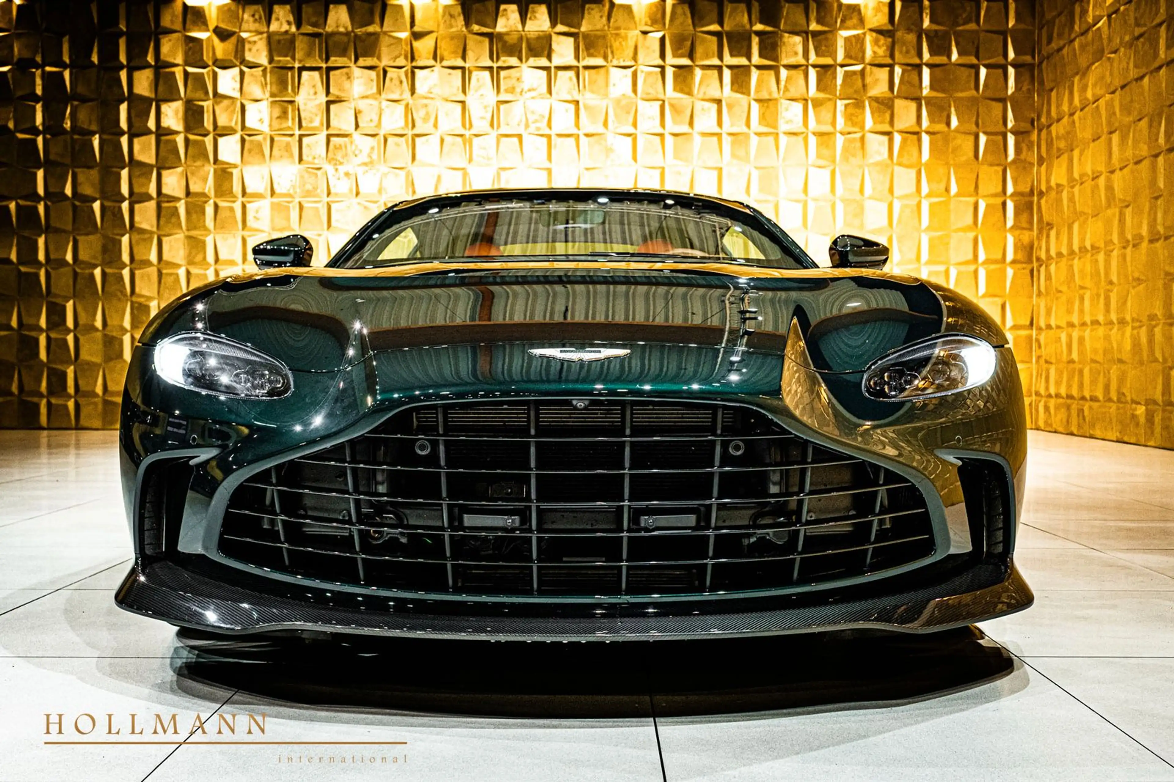 Aston Martin Vantage CARBON + CERAMIC + 360 CAMERA — photo 9
