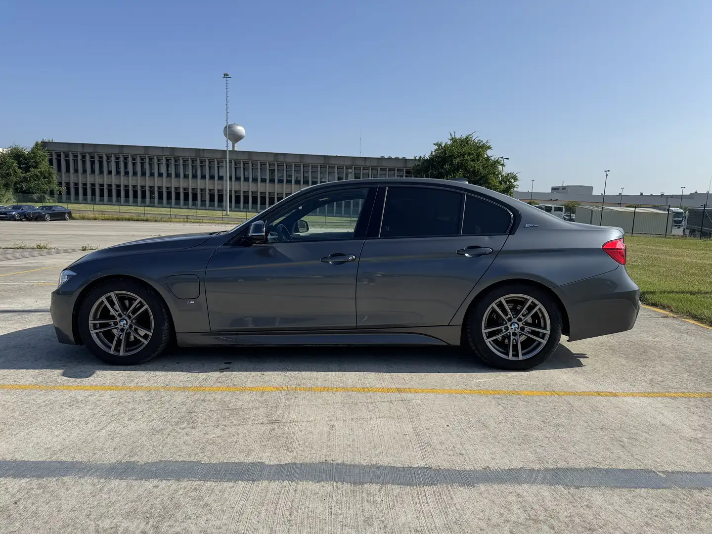 BMW 330 330e iPerformance M Sport+++Hybride/Plug-in+++ Grey - 2