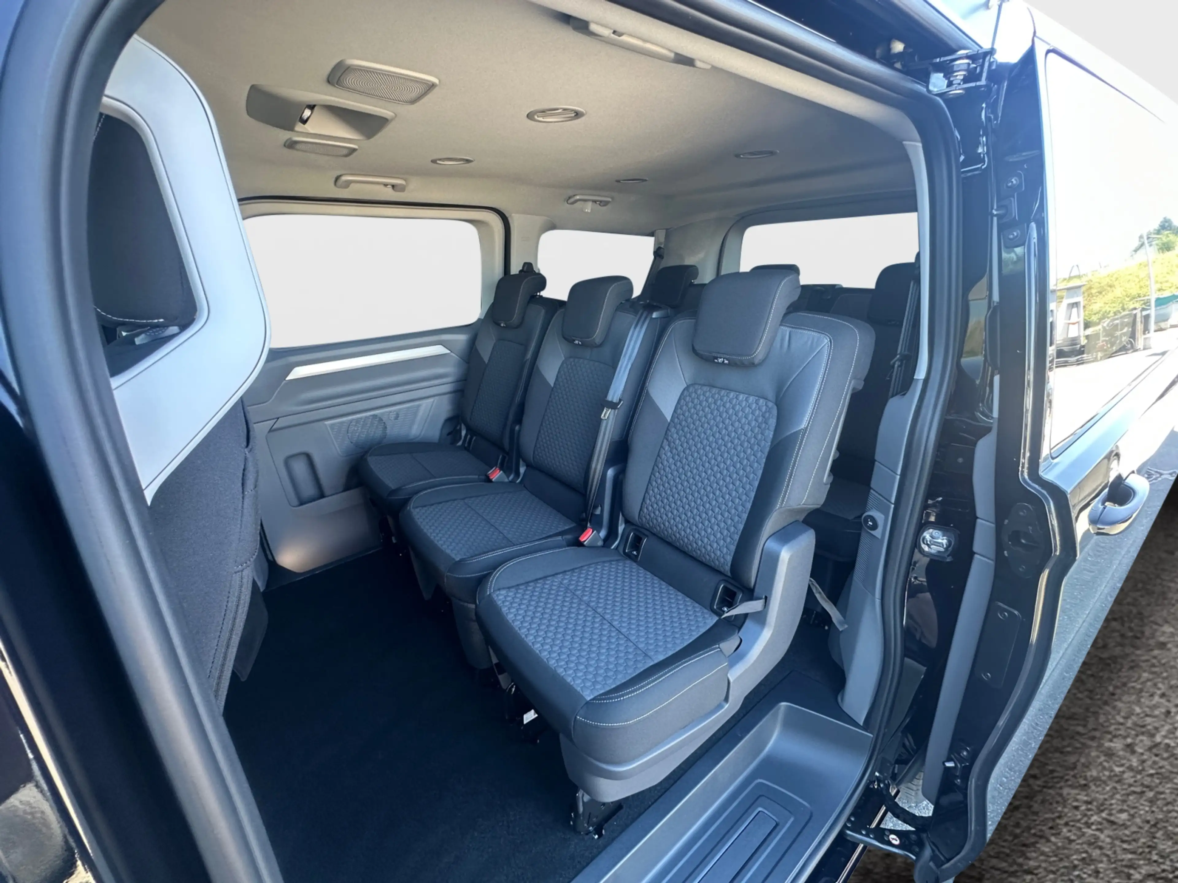Volkswagen T7 Caravelle 2,0 TDI 4motion Automatik 9-Sitzer — photo 9