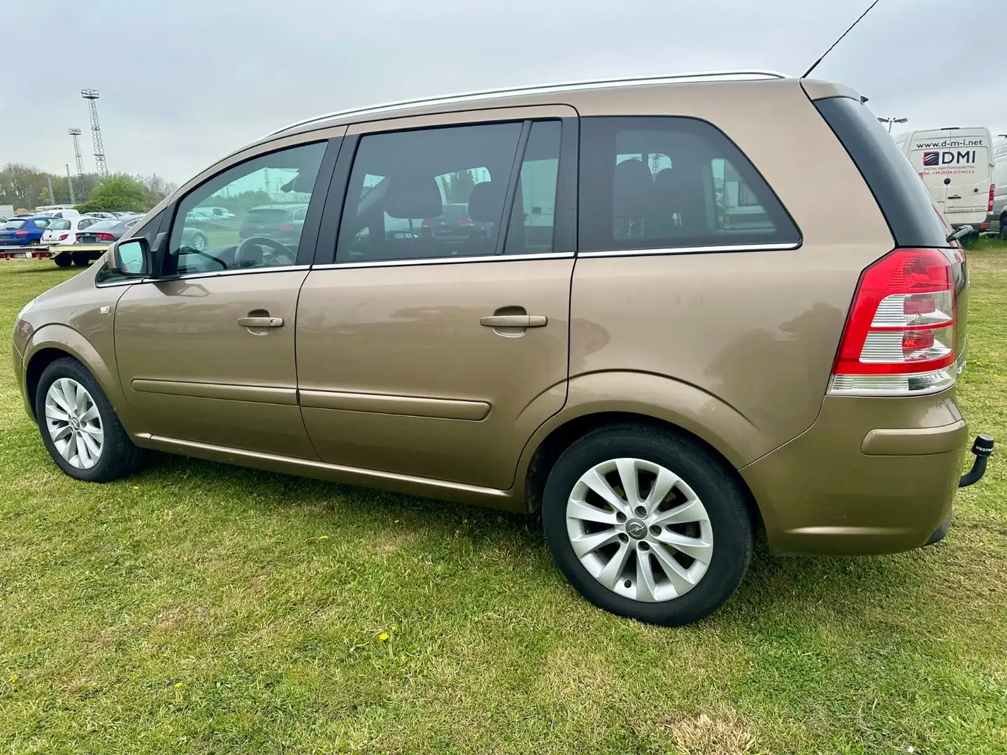 Opel Zafira B Family Plus Коричневий - 2