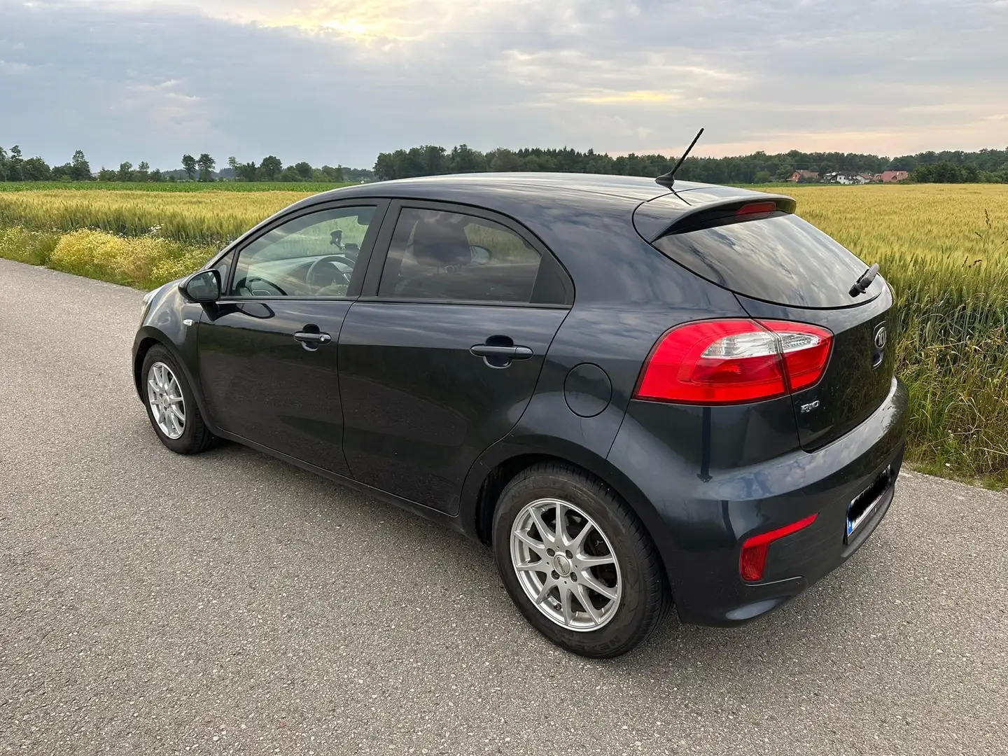 Kia Rio Rio 1,2 MPI Titan Titan Blau - 2