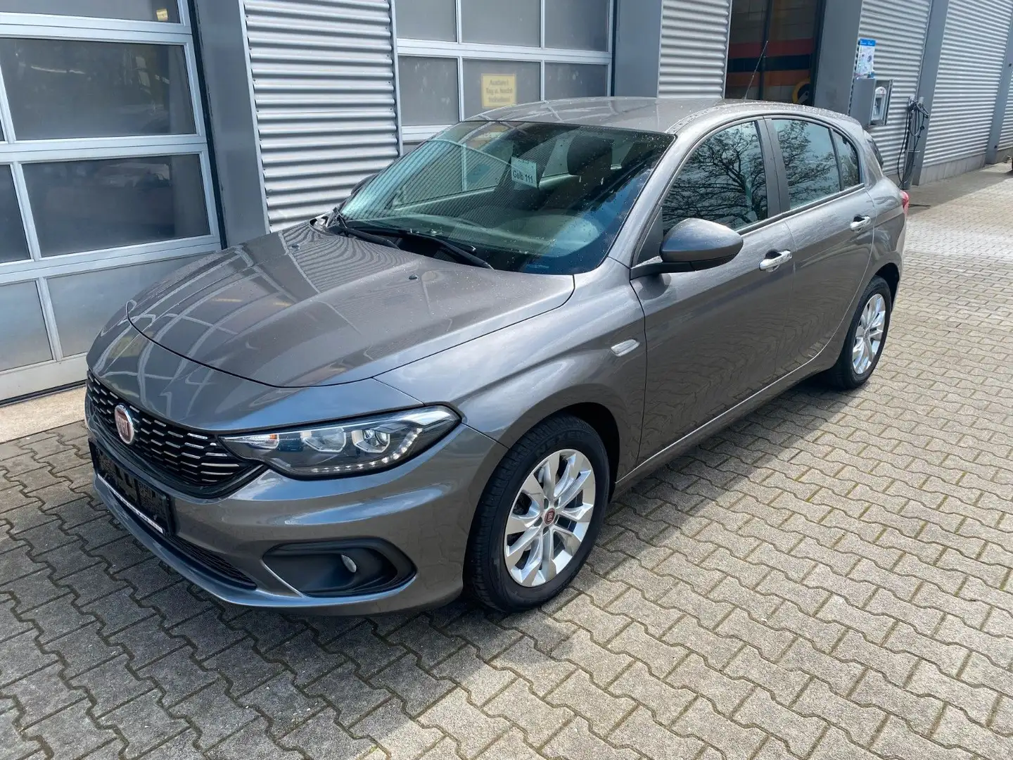Fiat Tipo Easy 1.6 MultiJet Grau - 2