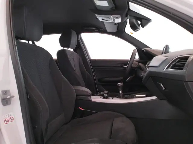 BMW 1 Series view 14