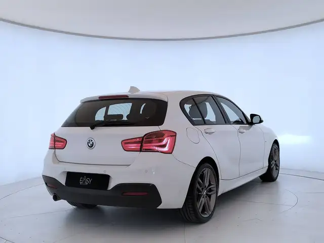 BMW 1 Series view 5
