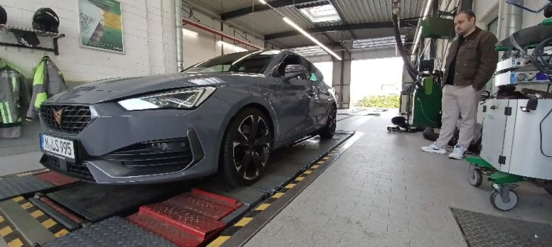 CUPRA Leon 2.0 TSI DSG VZ - 1