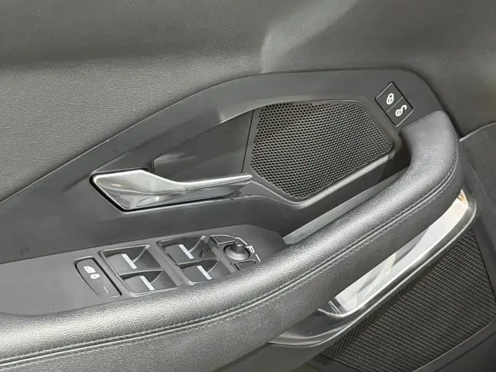 Jaguar E-Pace 2019, foto 21