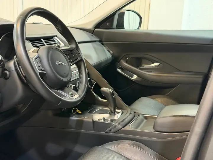 Jaguar E-Pace 2019, foto 8