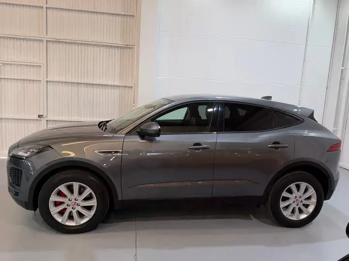 Jaguar E-Pace 2019, foto 4