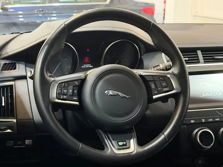 Jaguar E-Pace 2019, foto 11