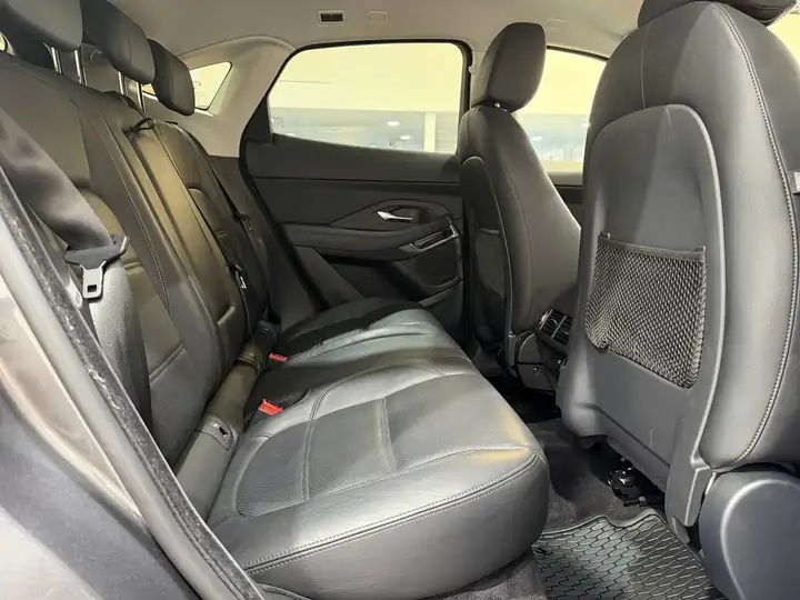 Jaguar E-Pace 2019, foto 14