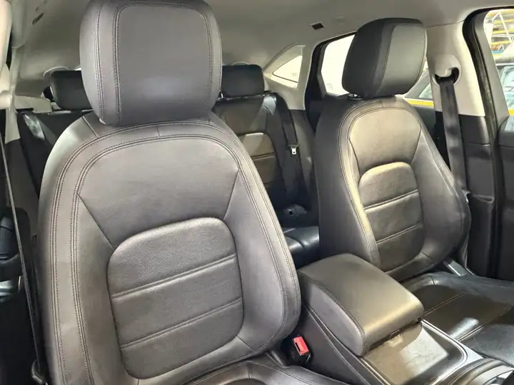 Jaguar E-Pace 2019, foto 17