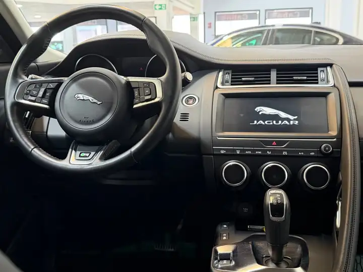 Jaguar E-Pace 2019, foto 10