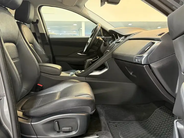 Jaguar E-Pace 2019, foto 16