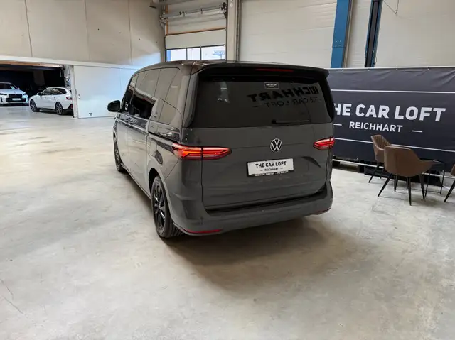 Volkswagen Multivan view 3