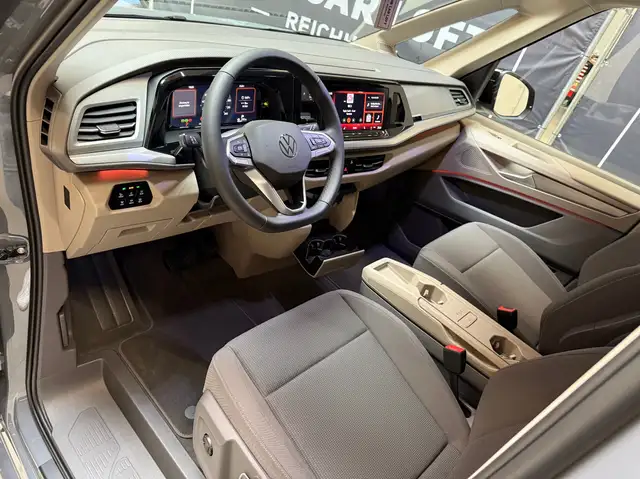 Volkswagen Multivan view 10