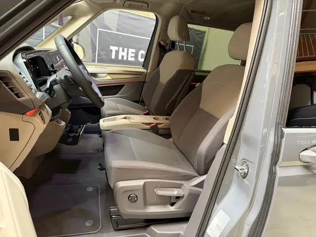 Volkswagen Multivan view 9