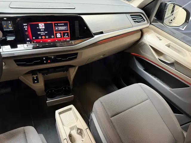 Volkswagen Multivan view 13