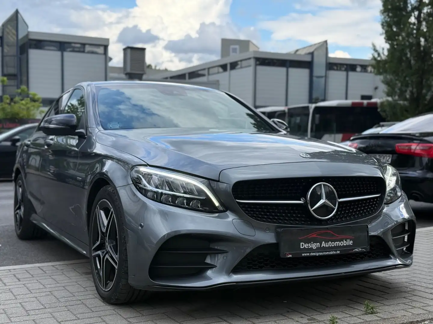 Mercedes-Benz C 200 AMG LINE*LED/DIGI/DISTRONIC/KAMERA/KEYLESS Grijs - 1