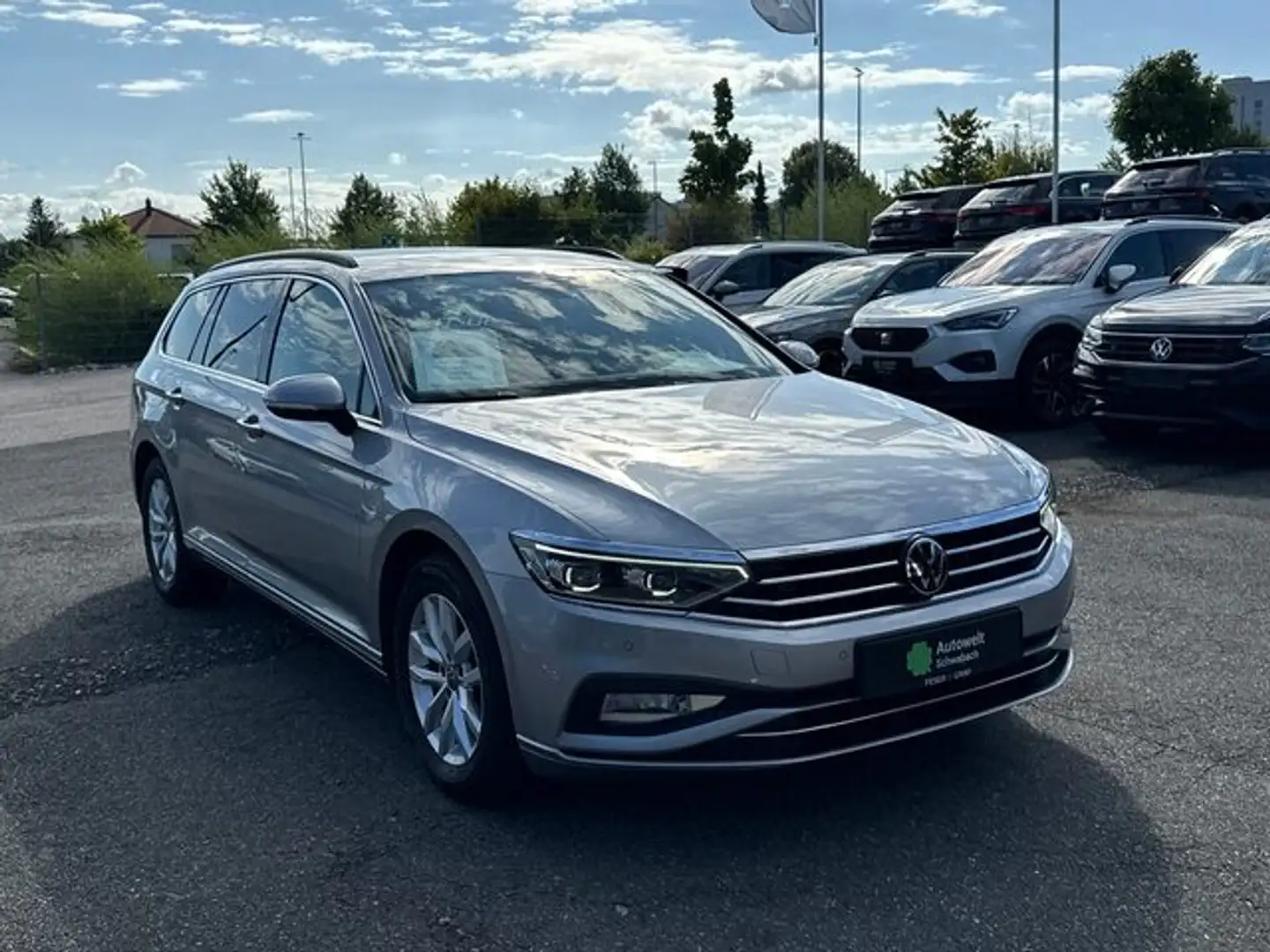 Volkswagen Passat Variant Business 2.0 TDI DSG Matrix Navi AHK - 2