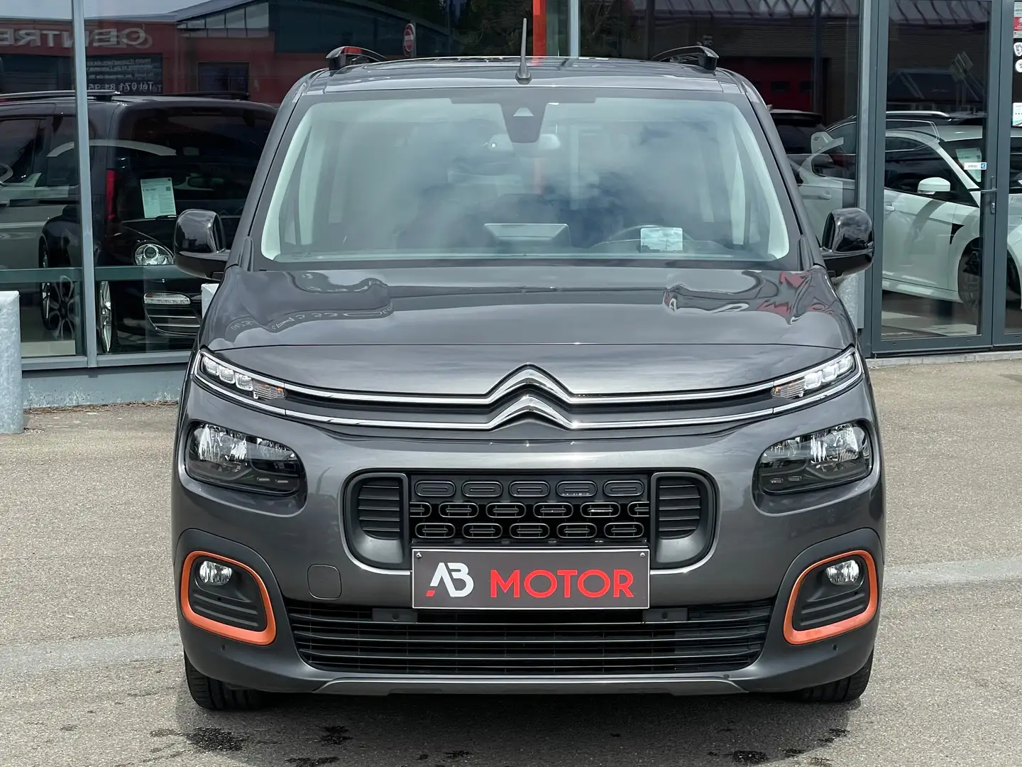 Citroen Berlingo 1.5BlueHDi M Shine XTR S 96KW AUTO PANO GPS CAMERA Grau - 2