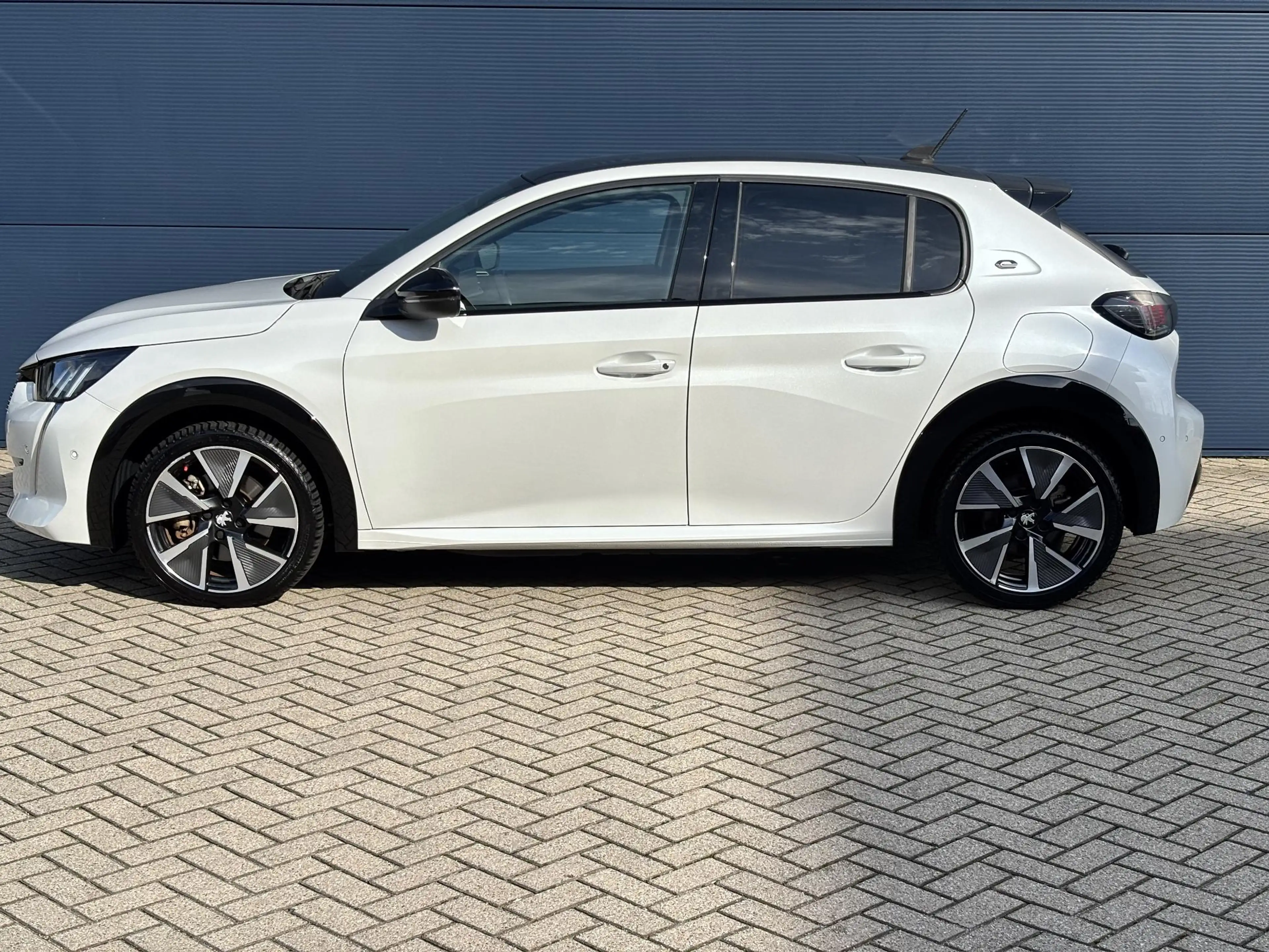 Peugeot e-208 EV GT Pack 50 kWh | Stoelverwarming | Panorama dak — photo 6