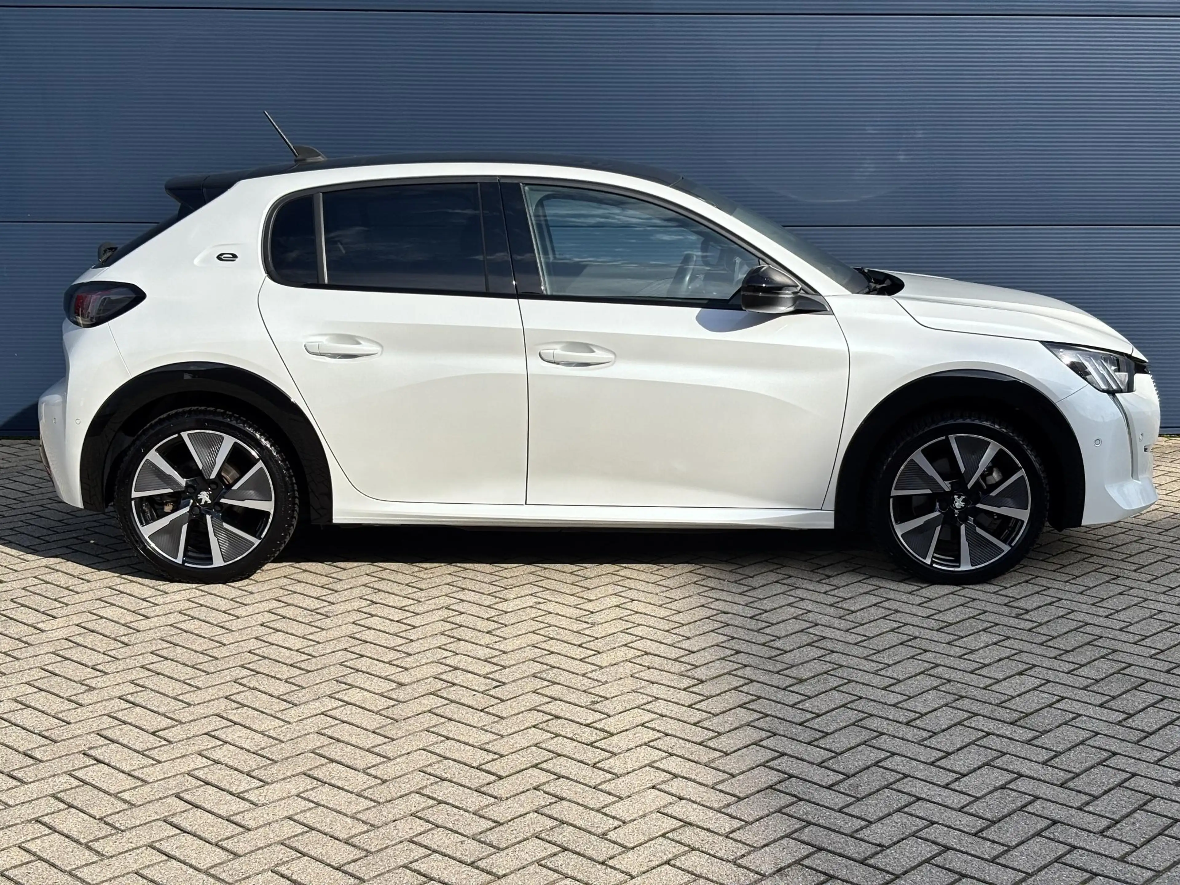 Peugeot e-208 EV GT Pack 50 kWh | Stoelverwarming | Panorama dak — photo 5