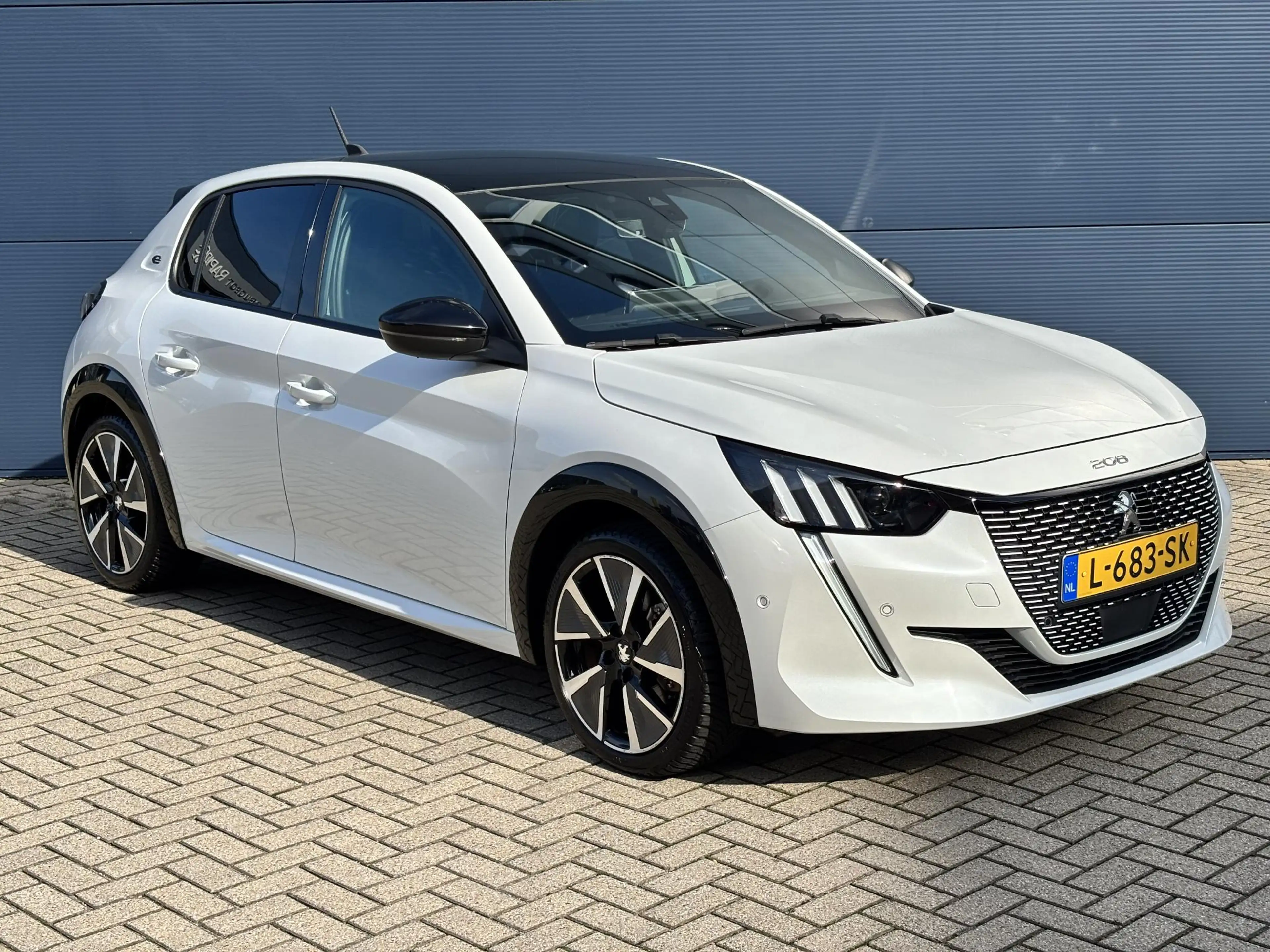 Peugeot e-208 EV GT Pack 50 kWh | Stoelverwarming | Panorama dak — photo 4