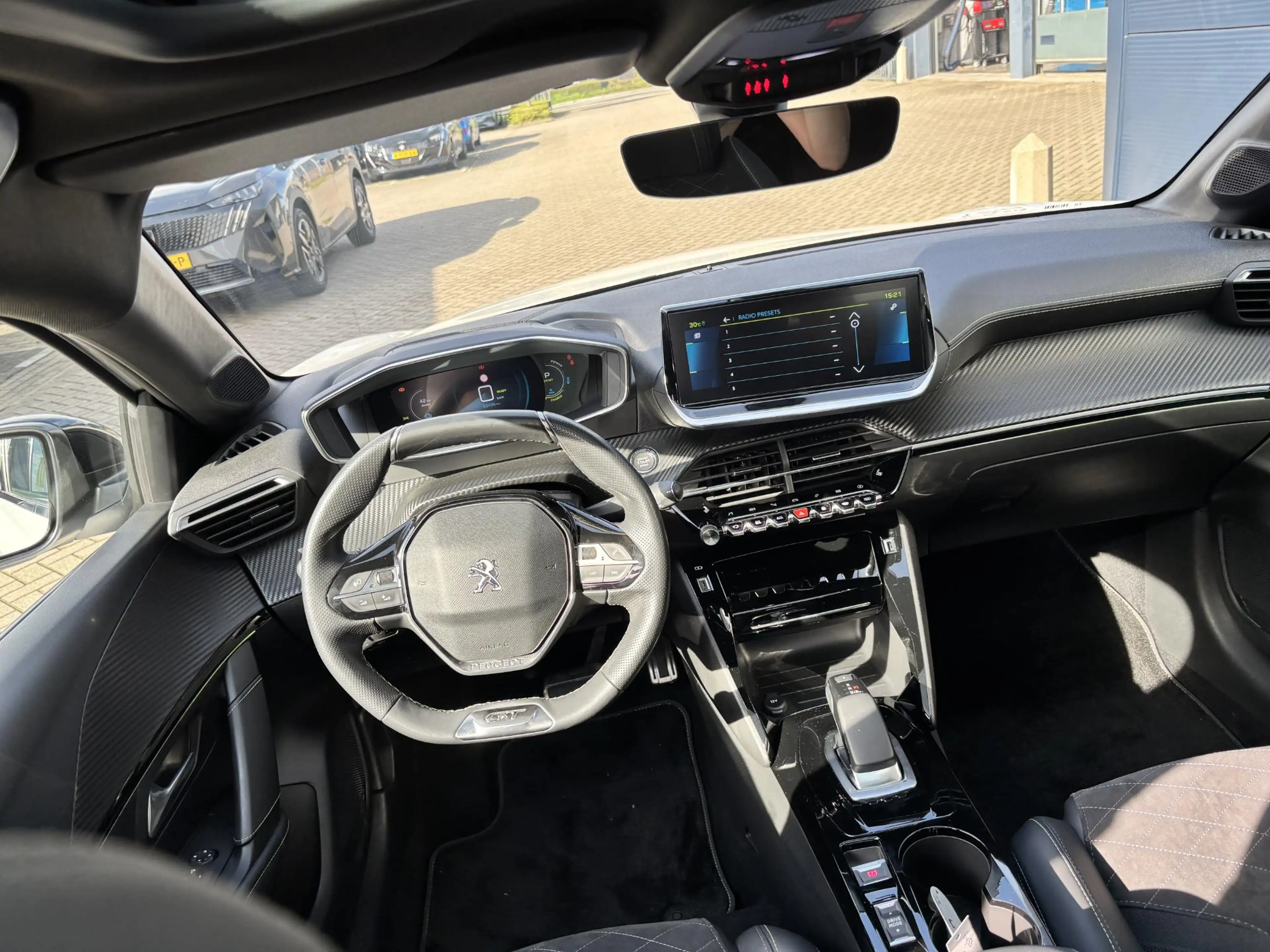 Peugeot e-208 EV GT Pack 50 kWh | Stoelverwarming | Panorama dak — photo 10