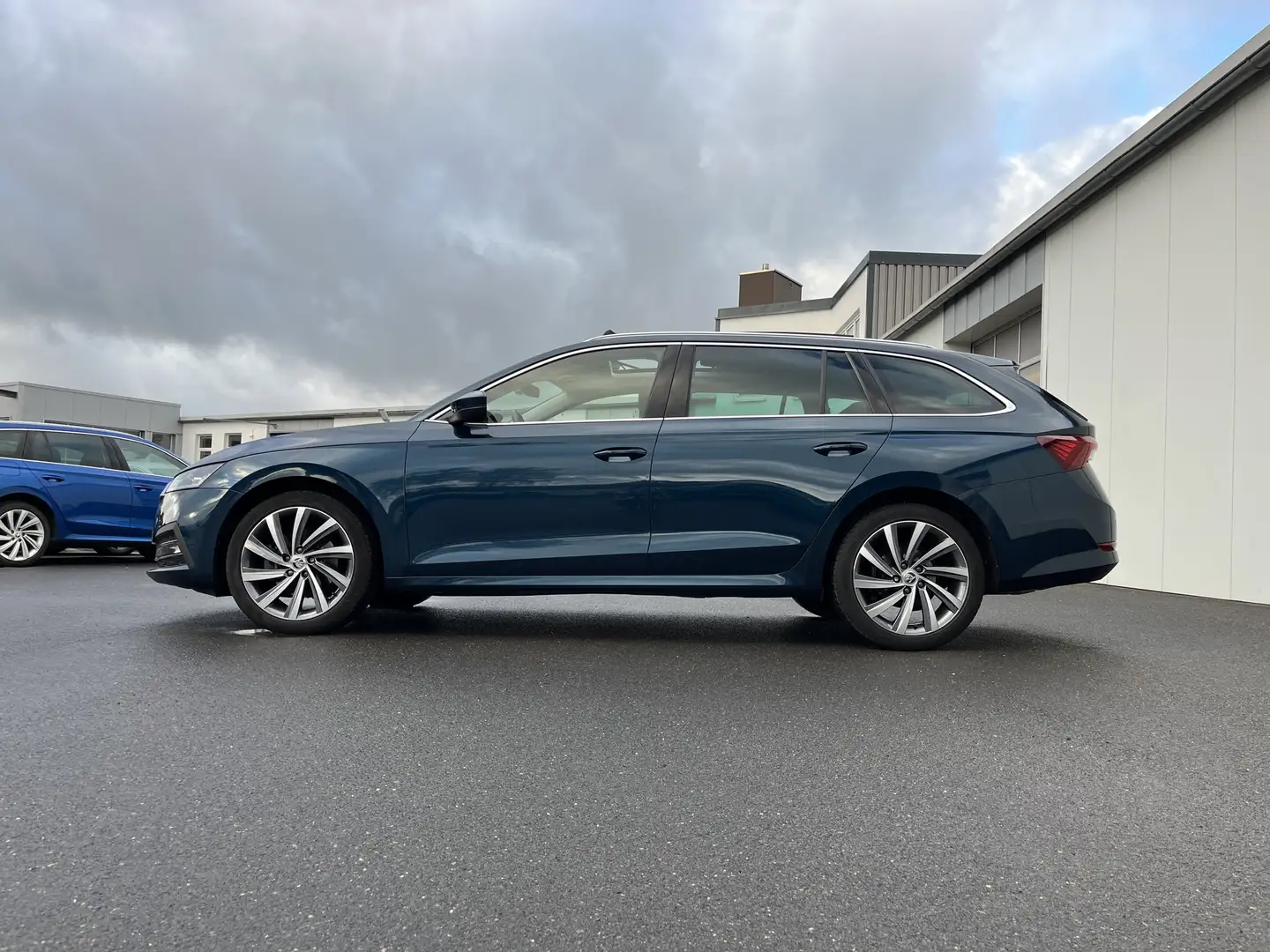 Skoda Octavia Combi 2.0 TSI DSG 4x4 Style 188€ m. 20% Anzahlun Blau - 2