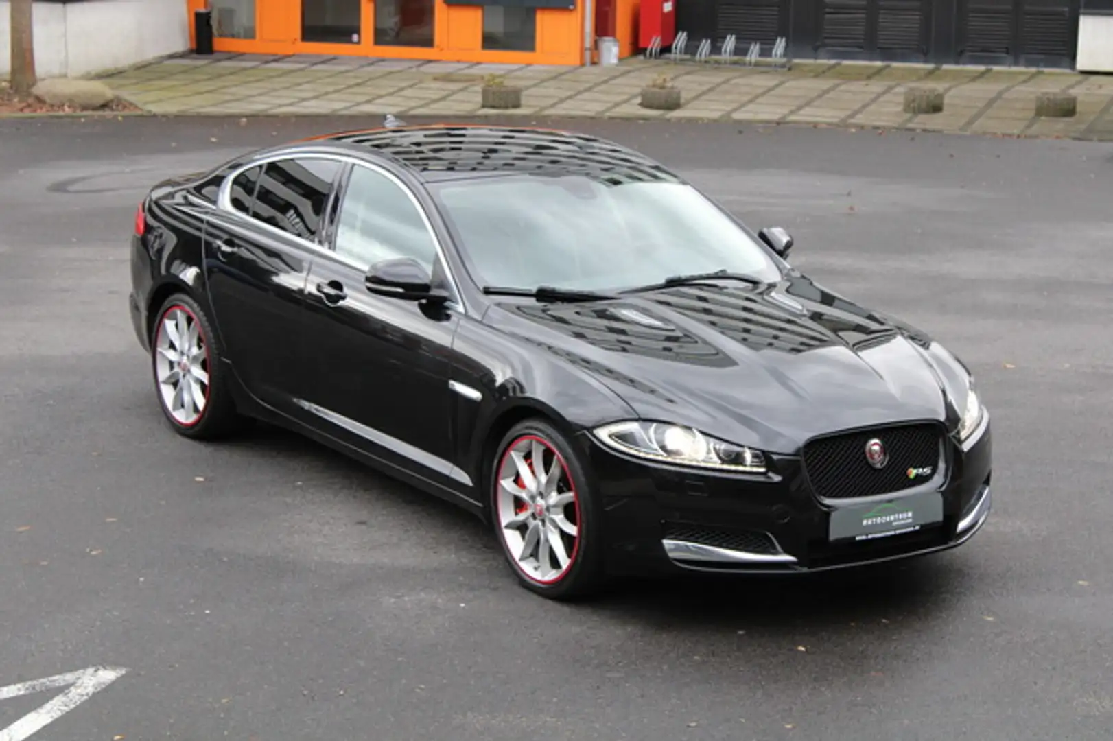 Jaguar XF 5.0 V8 RS Meridian/Sitzlüftung/Kamera/eGSD Schwarz - 1