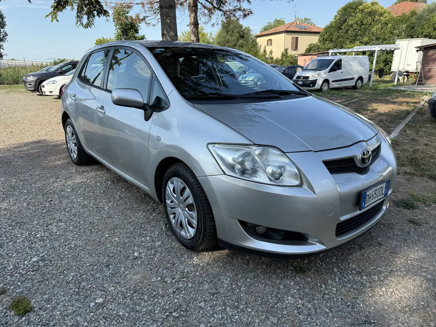 Toyota Auris 5p 1.6 dual Sol m-mt - 2