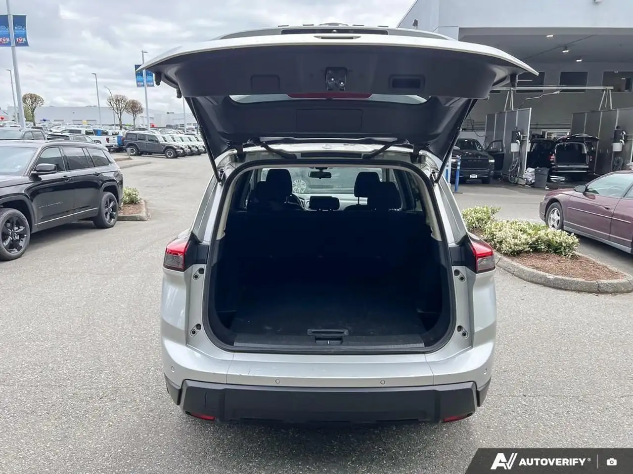 Nissan Rogue снимка Nissan Rogue