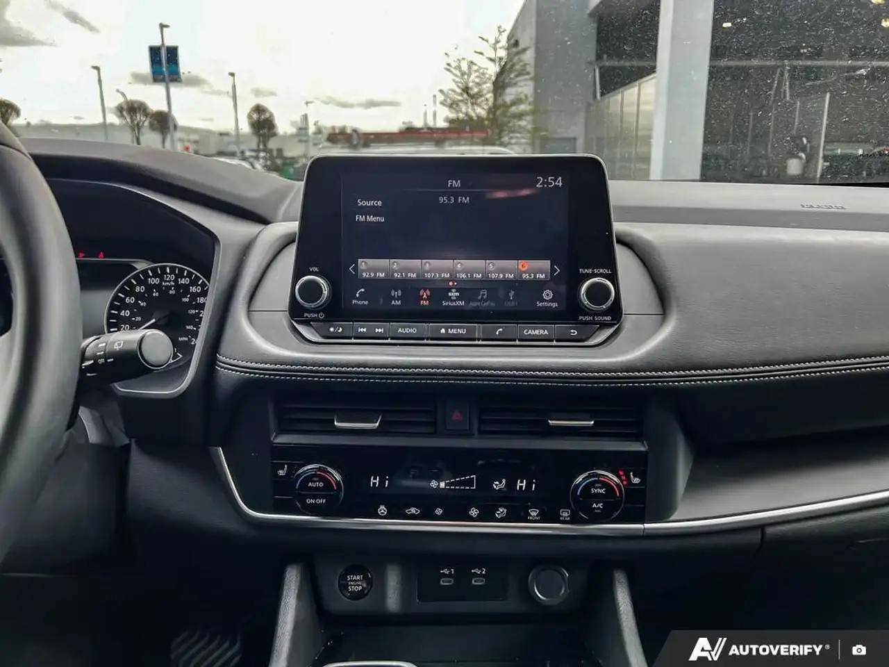 Nissan Rogue снимка Nissan Rogue