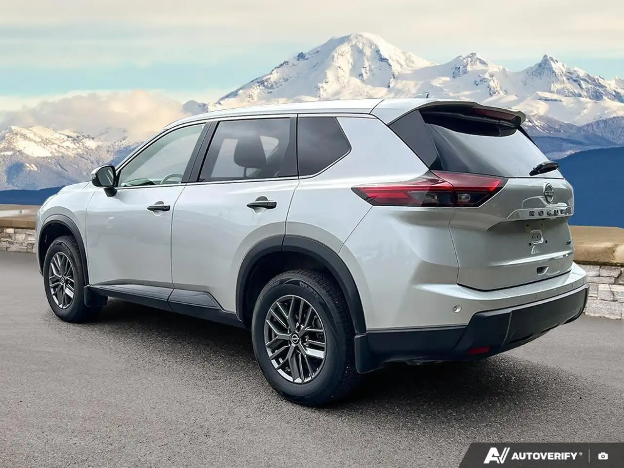 Nissan Rogue снимка Nissan Rogue