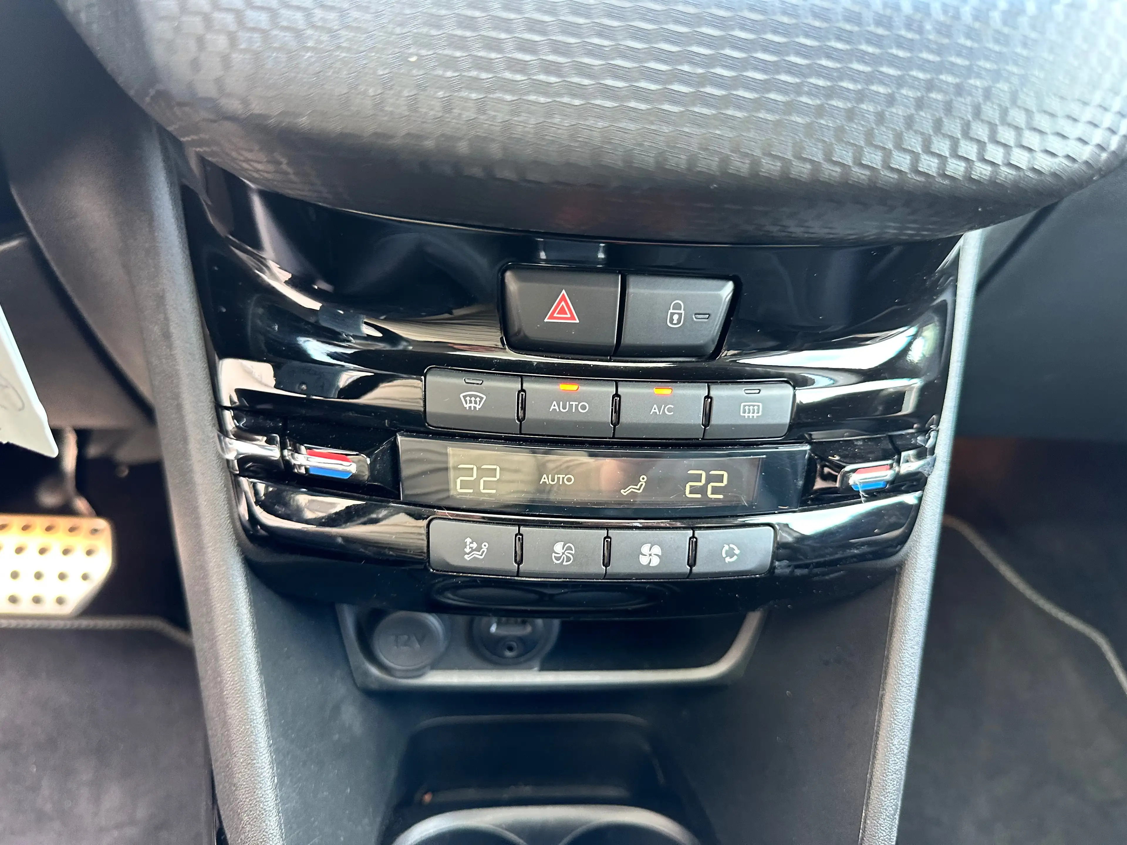 Peugeot 2008 2008 1.2i AUTOMATIQUE Crossway S — photo 12