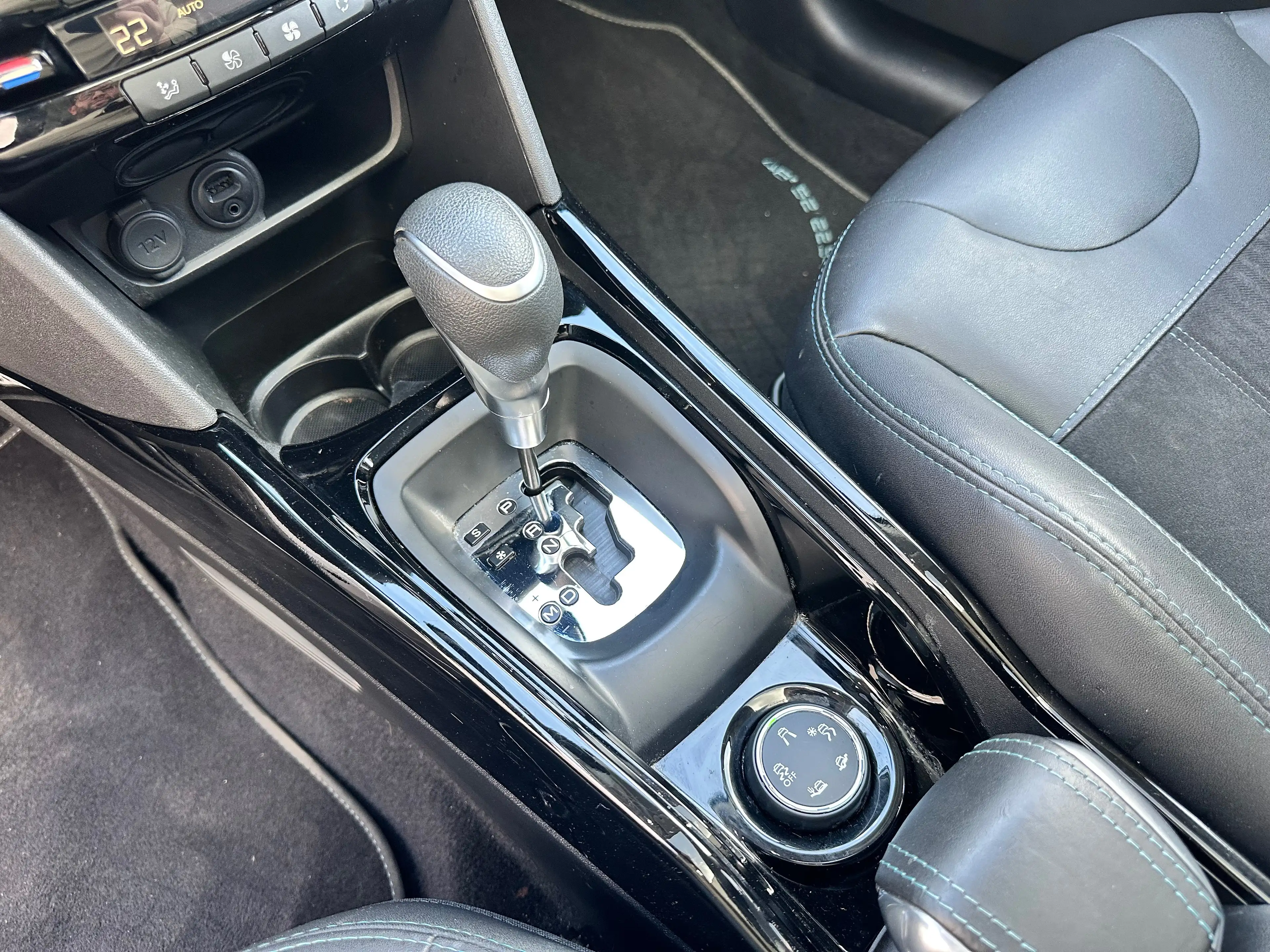 Peugeot 2008 2008 1.2i AUTOMATIQUE Crossway S — photo 11