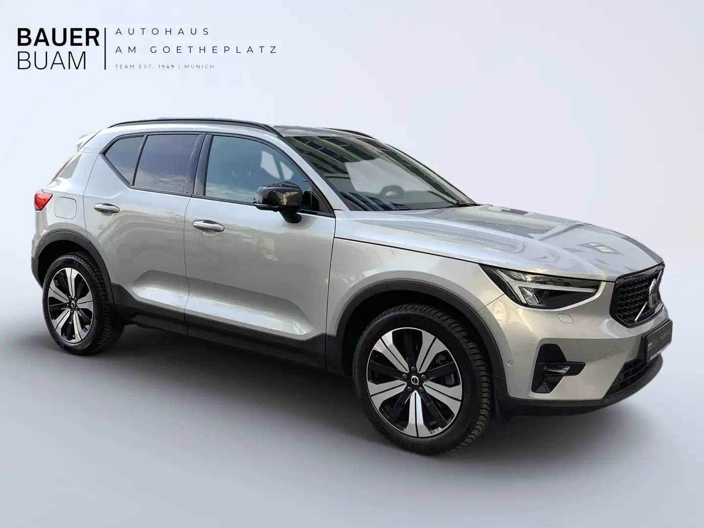 Volvo XC40 Plus Dark Plug-In Hybrid 2WD Silber - 2