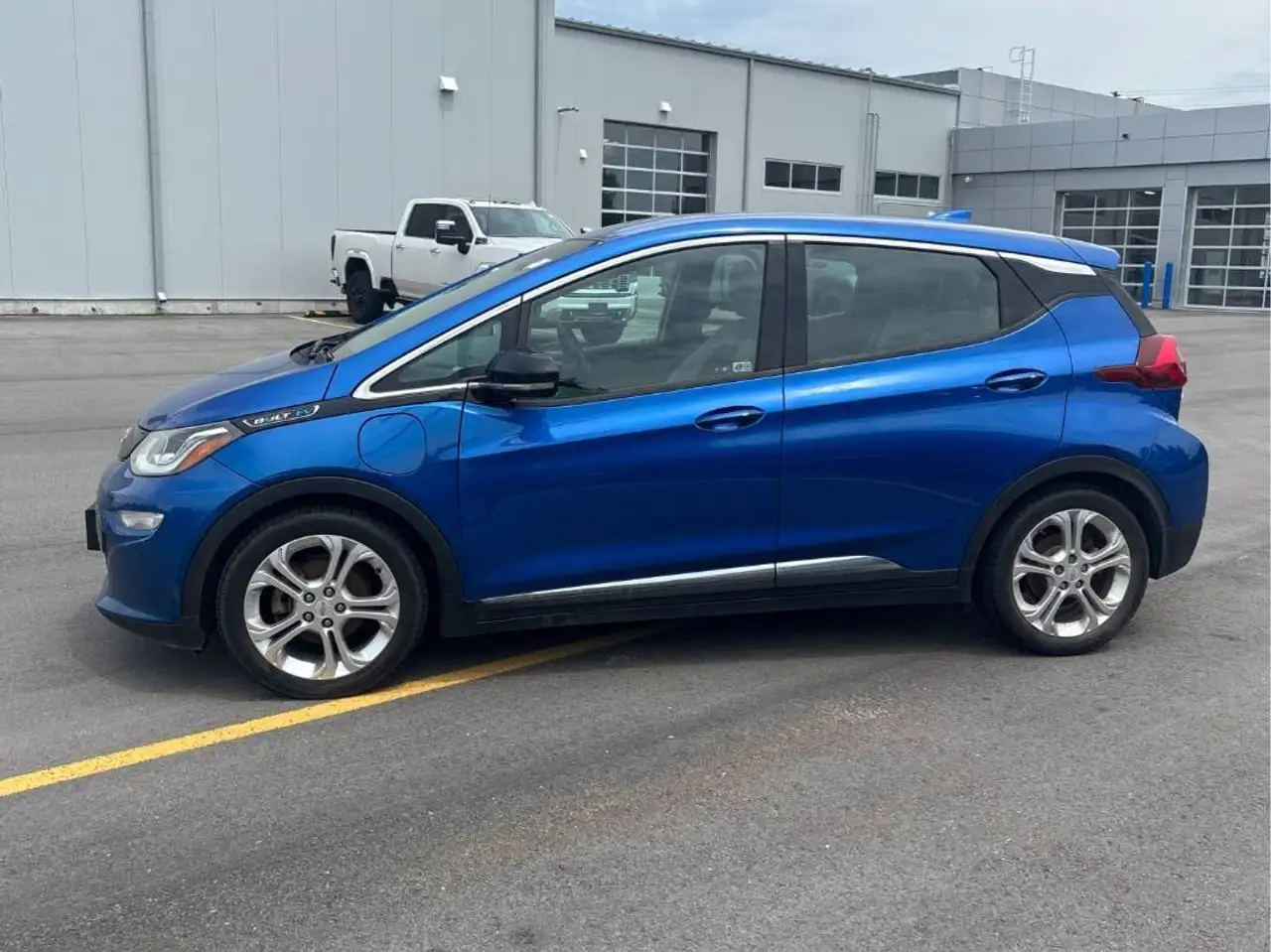 Chevrolet Bolt photo Chevrolet Bolt
