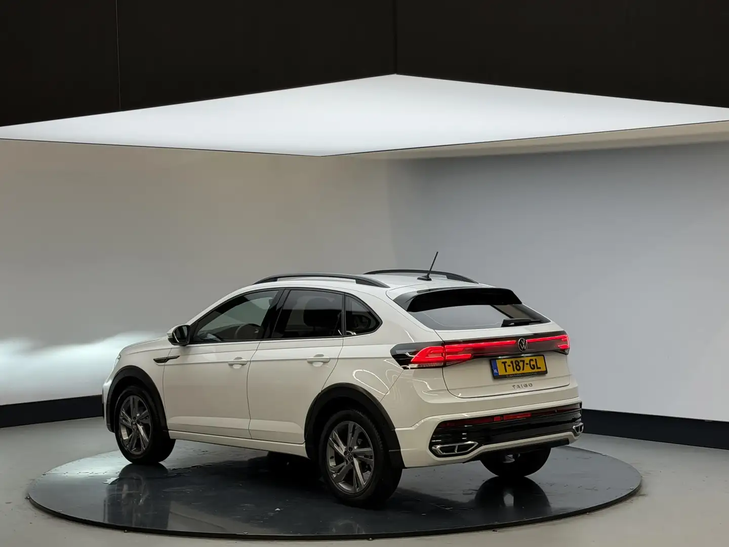 Volkswagen Taigo 1.0 TSI R-Line Automaat | Stoel verwarming | Lm ve Wit - 2