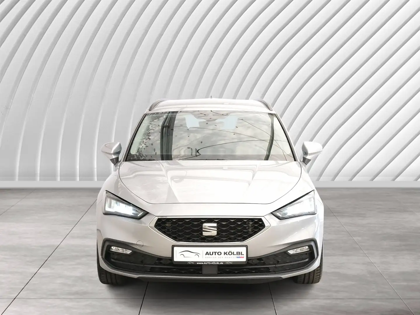 SEAT Leon Sportstourer Style 4Drive AHK NAVI LED DAB Срібний - 2