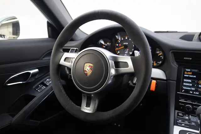 Porsche 911 view 22