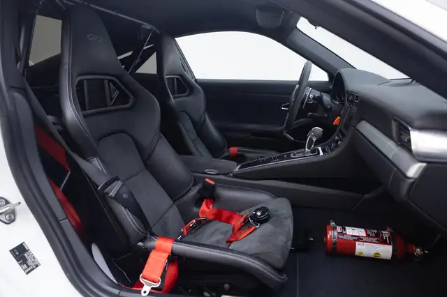 Porsche 911 view 11