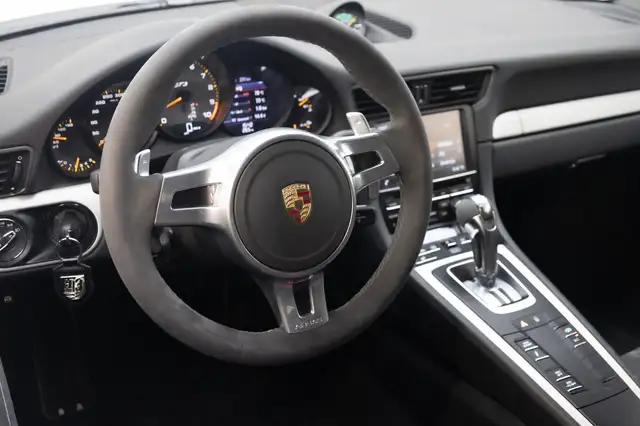 Porsche 911 view 14
